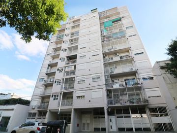 VENTA DPTO 4 DORMITORIOS COCHERA BALCON EN FLORES
