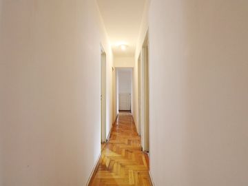 VENTA DPTO 4 DORMITORIOS COCHERA BALCON EN FLORES