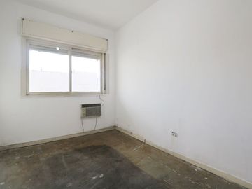 VENTA DPTO 4 DORMITORIOS COCHERA BALCON EN FLORES