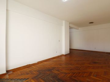 VENTA DPTO 4 DORMITORIOS COCHERA BALCON EN FLORES