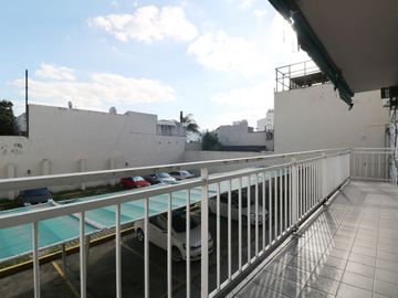 VENTA DPTO 4 DORMITORIOS COCHERA BALCON EN FLORES