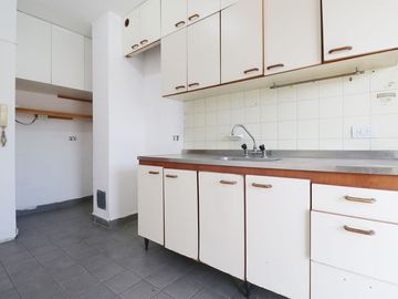 VENTA DPTO 4 DORMITORIOS COCHERA BALCON EN FLORES