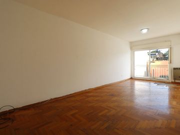 VENTA DPTO 4 DORMITORIOS COCHERA BALCON EN FLORES