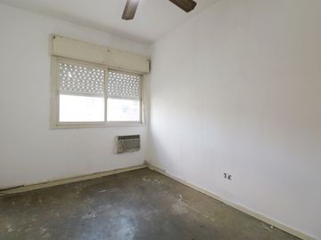VENTA DPTO 4 DORMITORIOS COCHERA BALCON EN FLORES