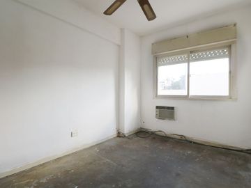 VENTA DPTO 4 DORMITORIOS COCHERA BALCON EN FLORES