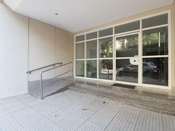 VENTA DPTO 4 DORMITORIOS COCHERA BALCON EN FLORES