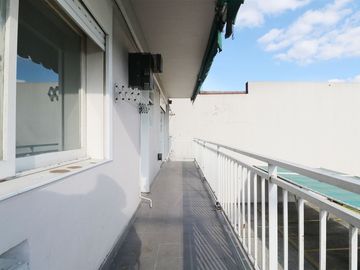 VENTA DPTO 4 DORMITORIOS COCHERA BALCON EN FLORES
