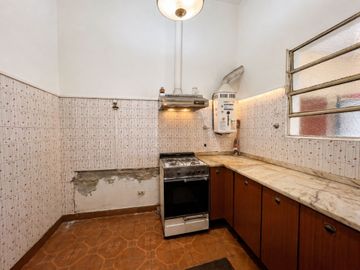 Casa 3 Amb a Refaccionar Amplio Parque MataderosPr