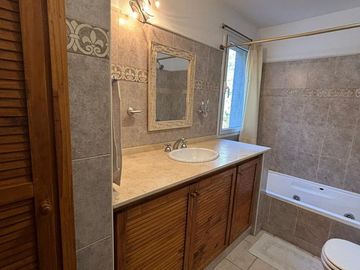 CASA 2 DORMITORIOS CON ESTUDIO LOS ALGARROBOS