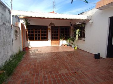 CASA EN VENTA 3 DORMI, PATIO, EN ZONA NORTE RIO