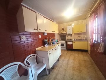 CASA EN VENTA 3 DORMI, PATIO, EN ZONA NORTE RIO