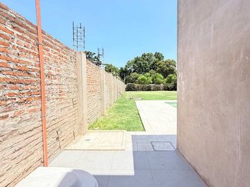 CASA EN VENTA LA REJA 4 HABITACIONES PILETA