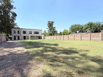 CASA EN VENTA LA REJA 4 HABITACIONES PILETA