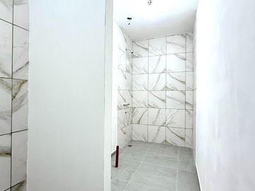 CASA EN VENTA LA REJA 4 HABITACIONES PILETA
