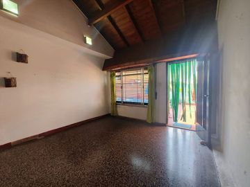 VENTA GALPON Y PH 3 AMBIENTES LOMAS DE ZAMORA