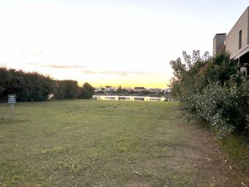 Lote a la laguna en San Francisco, Villanueva