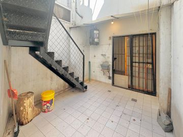 PH TIPO CASA 3 AMB EN VENTA EN ZONA FLORES COMER