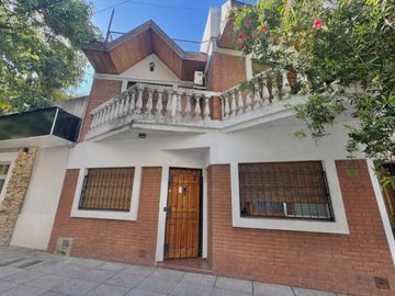 PH TIPO CASA 3 AMB EN VENTA EN ZONA FLORES COMER