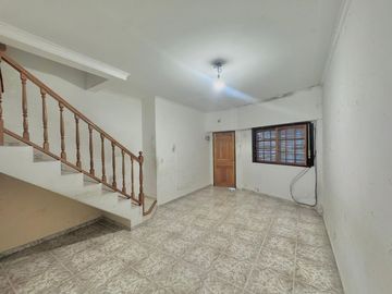 PH TIPO CASA 3 AMB EN VENTA EN ZONA FLORES COMER