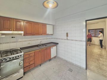 PH TIPO CASA 3 AMB EN VENTA EN ZONA FLORES COMER