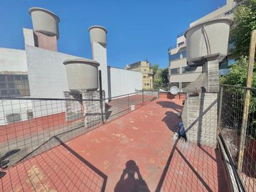 PH TIPO CASA 3 AMB EN VENTA EN ZONA FLORES COMER