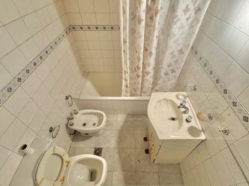 PH TIPO CASA 3 AMB EN VENTA EN ZONA FLORES COMER