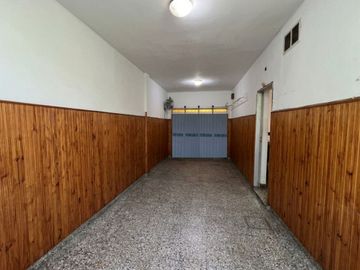 Casa 3 dormitorios Venta Sarandí Cochera y Jardin