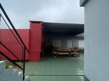 VENTA CASA 4 DORMITORIOS MAS DEPTO.
