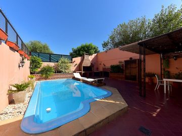 VENTA CASA EN ITUZAINGÓ, 4 AMB CON PATIO Y PILETA