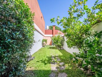 Venta casa triplex 5amb 2cocheras - Villa Urquiza