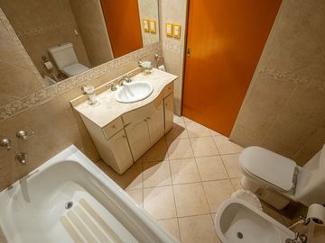 Venta casa triplex 5amb 2cocheras - Villa Urquiza