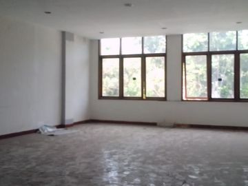Rumah usahaRuko di tengah kota Surabaya