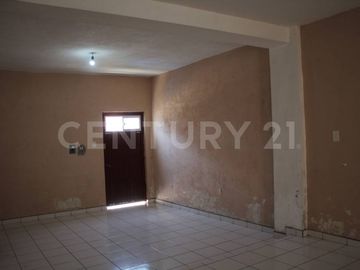 Casa en venta para familia multigeneracional en Lomas de Circuvanlación, Col.