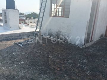 Casa en venta para familia multigeneracional en Lomas de Circuvanlación, Col.
