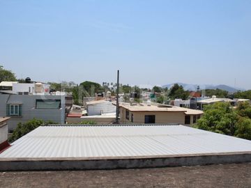 Casa en venta para familia multigeneracional en Lomas de Circuvanlación, Col.