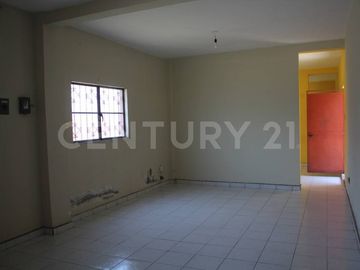Casa en venta para familia multigeneracional en Lomas de Circuvanlación, Col.