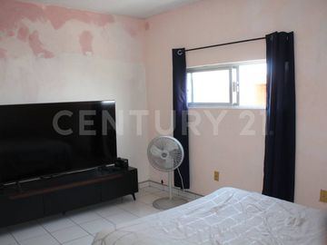 Casa en venta para familia multigeneracional en Lomas de Circuvanlación, Col.