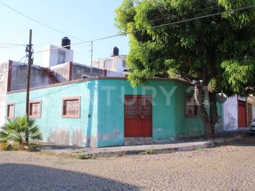 Casa en venta para familia multigeneracional en Lomas de Circuvanlación, Col.