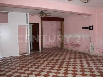 Casa en venta para familia multigeneracional en Lomas de Circuvanlación, Col.