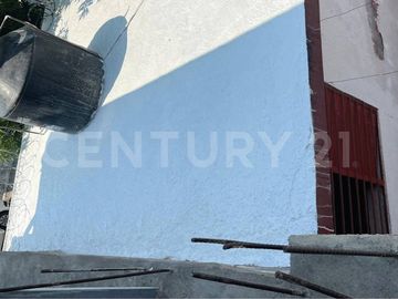 Casa en venta para familia multigeneracional en Lomas de Circuvanlación, Col.