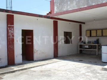 Casa en venta para familia multigeneracional en Lomas de Circuvanlación, Col.