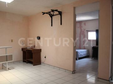 Casa en venta para familia multigeneracional en Lomas de Circuvanlación, Col.