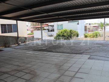 Casa en venta para familia multigeneracional en Lomas de Circuvanlación, Col.
