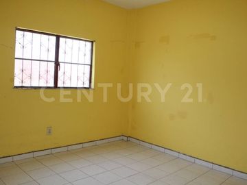 Casa en venta para familia multigeneracional en Lomas de Circuvanlación, Col.
