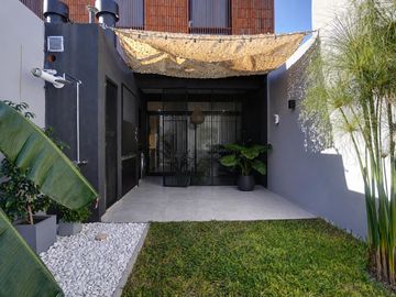 VENTA DUPLEX PREMIUM 4 AMBIENTES A ESTRENAR CON COCHERA, JARDIN Y PARRILLA EN OLIVOS