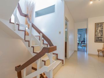 Casa 5 ambientes. Cochera. Patio. Villa Urquiza