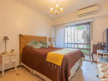Casa 5 ambientes. Cochera. Patio. Villa Urquiza