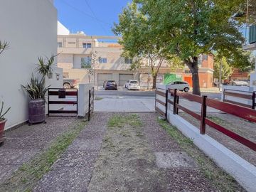 Casa 5 ambientes. Cochera. Patio. Villa Urquiza