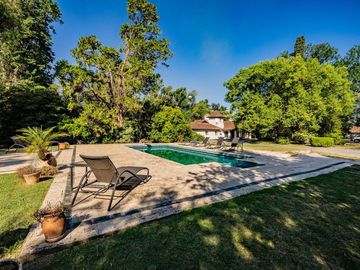 Casa 6 ambientes en venta en Escobar con pileta