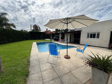 VENTA CASA 5 AMB CON PILETA EN COUNTRY LAS LAJAS